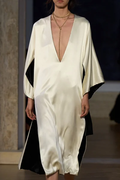 Look 10